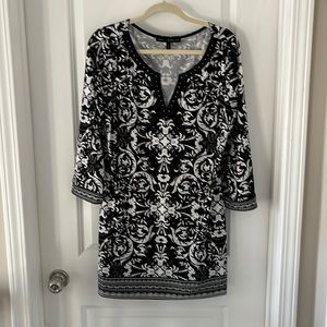 White House Black Market  tunic top WHBM tunic top 3/4 sleeve black and white
